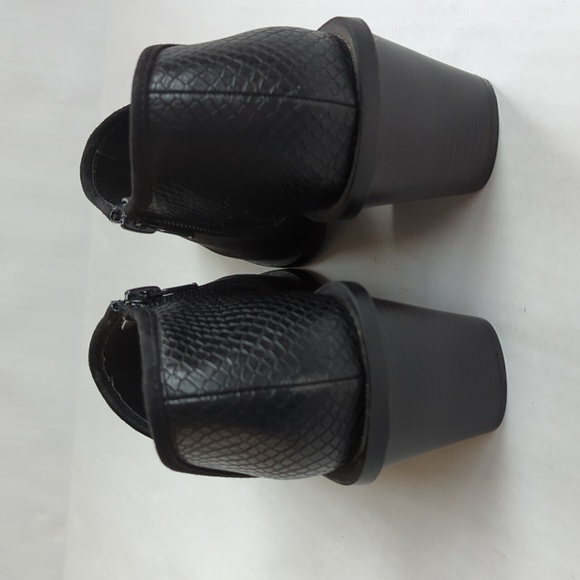 Just Fab Faux Snakeskin Faux Suede Side Cut Out Ankle Booties 7 Black - Picture 14 of 16